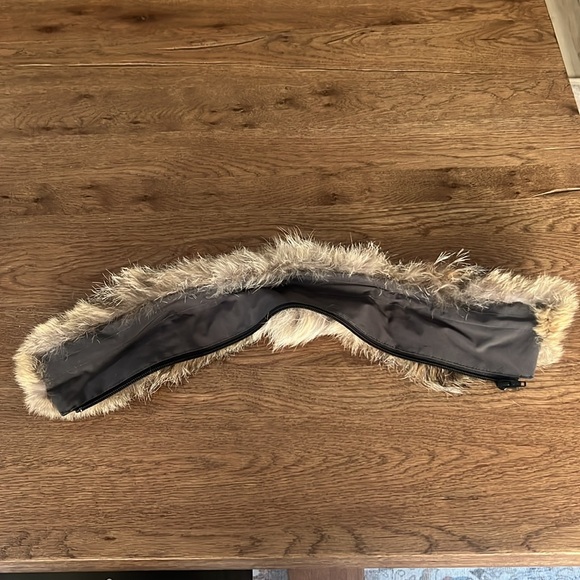 Canada Goose Chelsea Down Parka in Charcoal - Picture 12 of 15